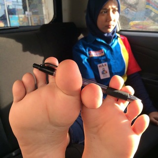 HIJAB ASIAN FEET & SOLES