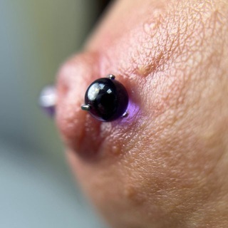 Оголений пірсинг. Без цензури.