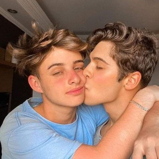 GIOVANI CHAT GAY ITALIA 🇮🇹