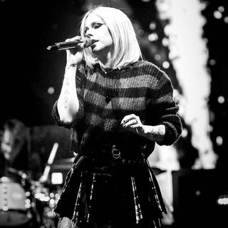 𝐀𝐯𝐫𝐢𝐥 𝐋𝐚𝐯𝐢𝐠𝐧𝐞